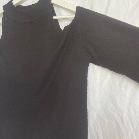 Reformation Off shoulder black Sweater Size Small - Picture 5 of 9